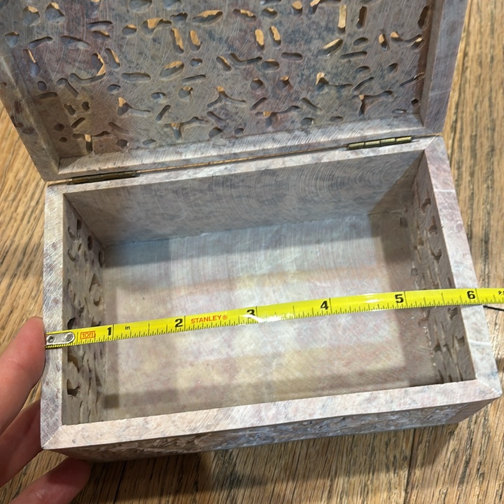 Hand Carved Natural Soap Stone box - Picture 10 of 10